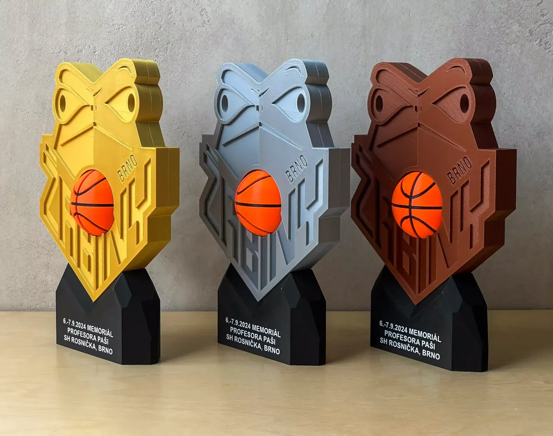 Sada basketbalových trofejí na míru