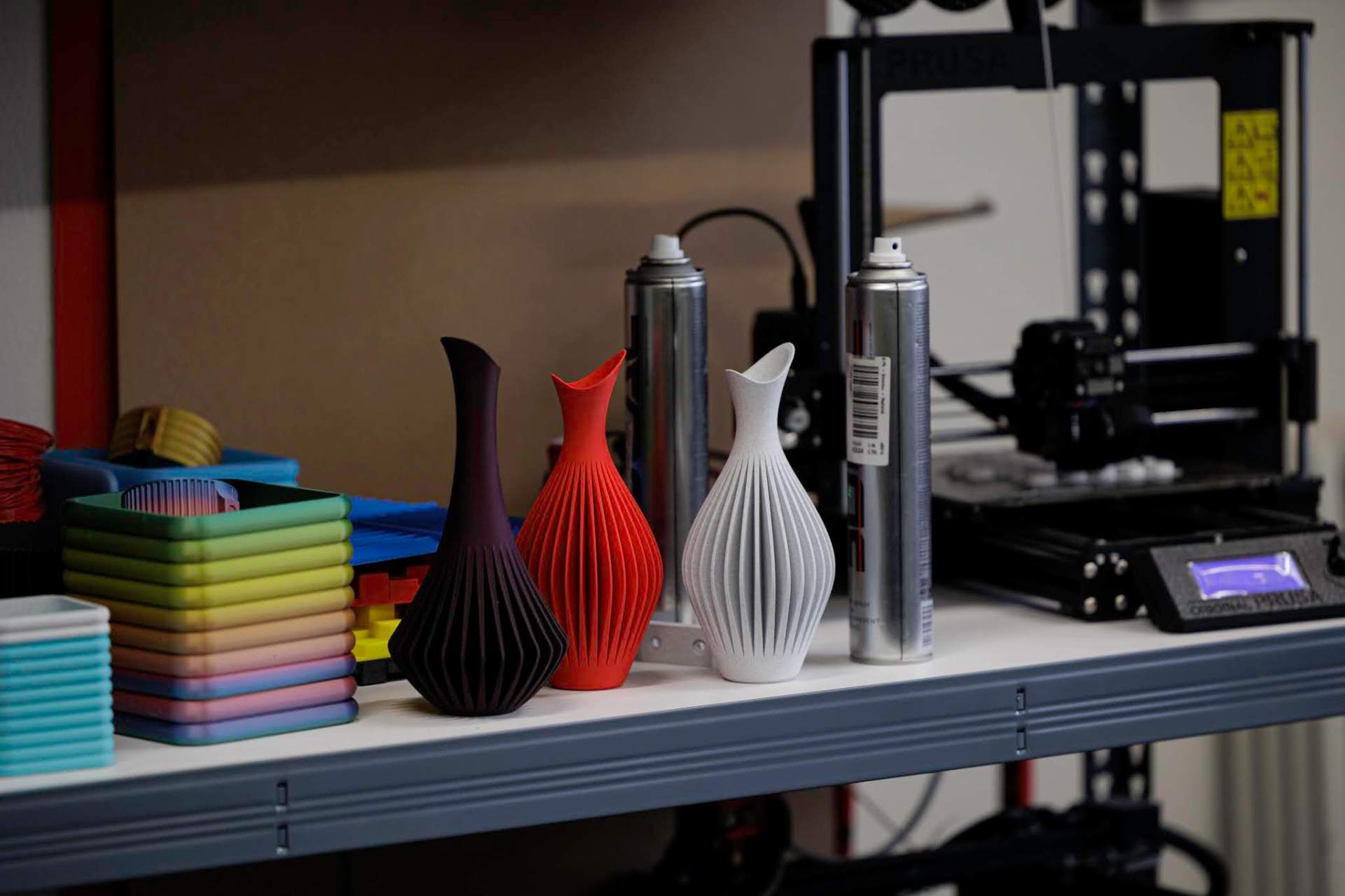 Fyzický 3D tištěný prototyp na pracovním stole