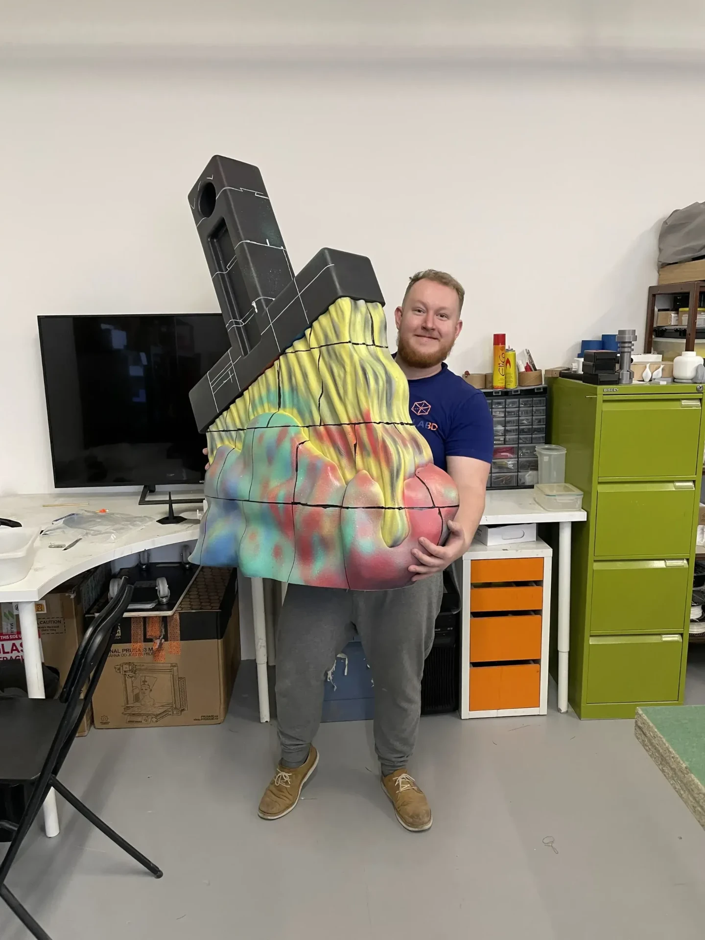 Velká sochařská instalace v dílně